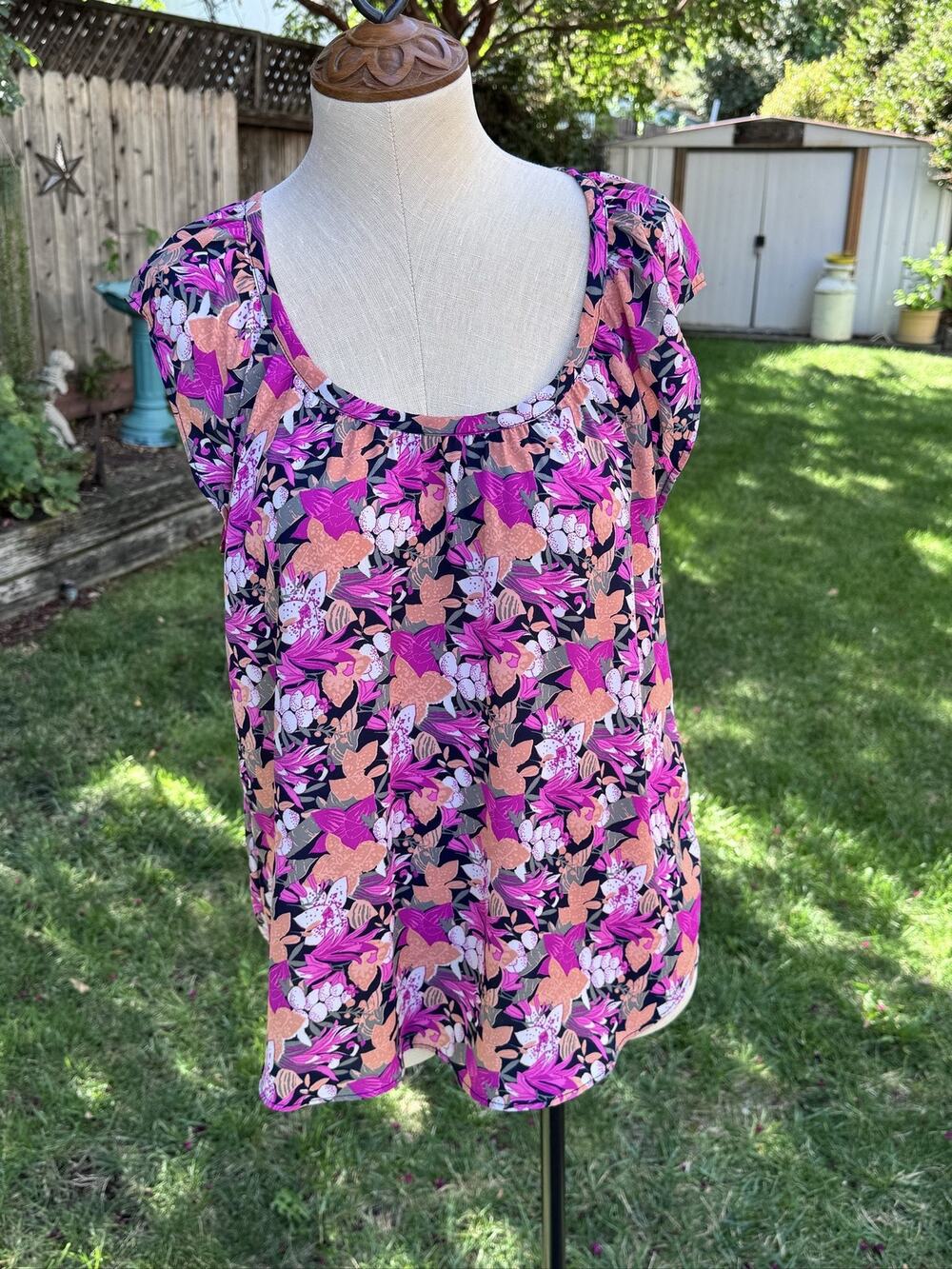 LOFT Outlet Women's Floral Blouse Size S Cap Sleeve Scoop Neck Pleated Relaxed